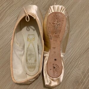 3.5 X Freed Custom Pointe Shoes, Crown Maker